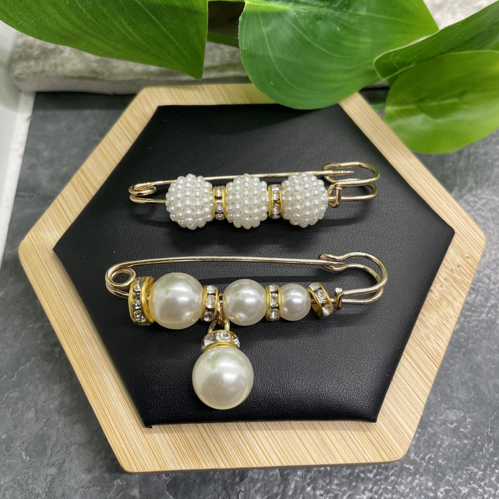 2 PC 2.25” Decorative Clothes Brooch Safety Pins Shawl Clips New B7888
