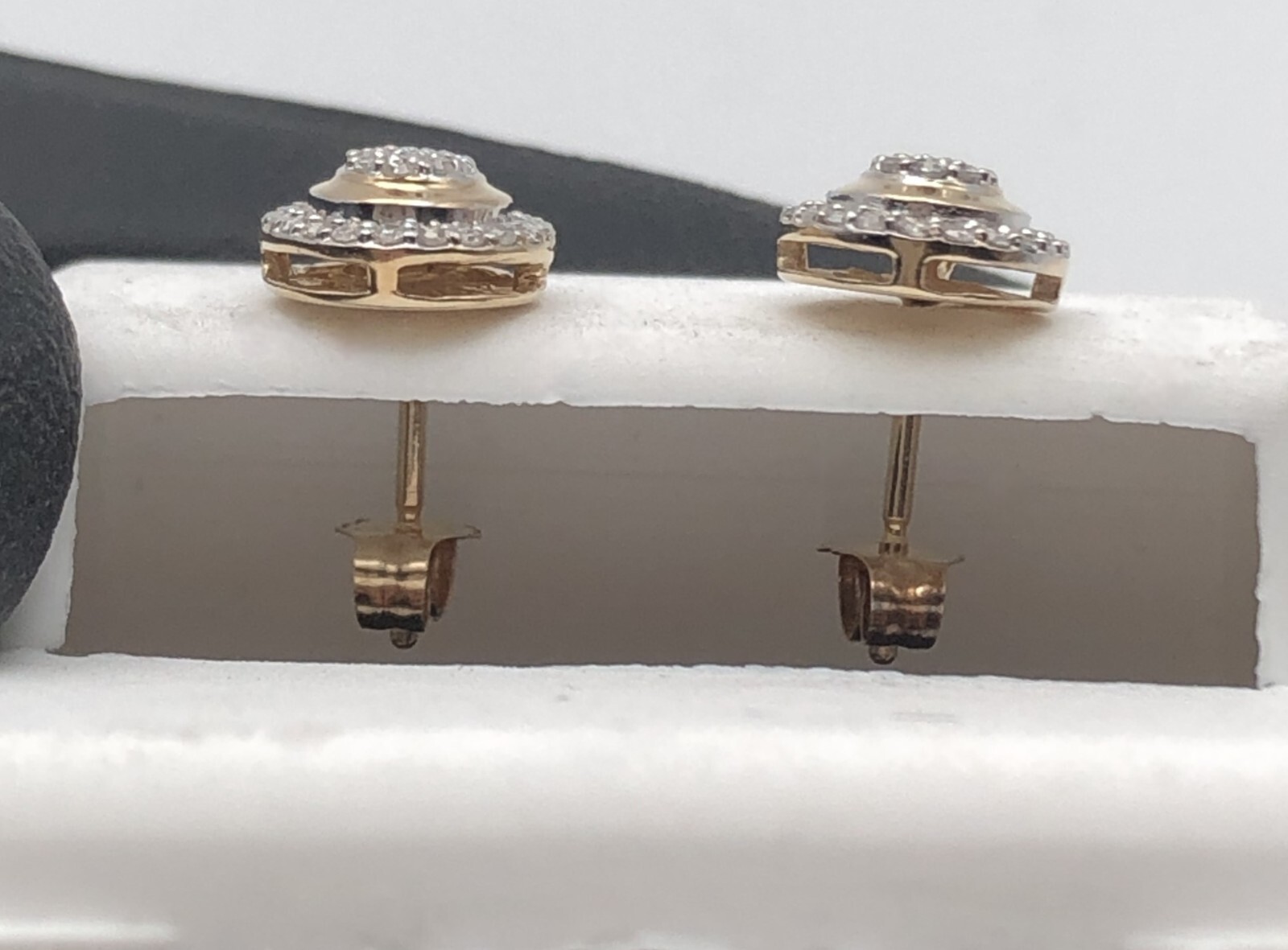 Oval Shaped 10k Yellow Gold Earrings with 0.20ctw of Diamonds 1.1 gram