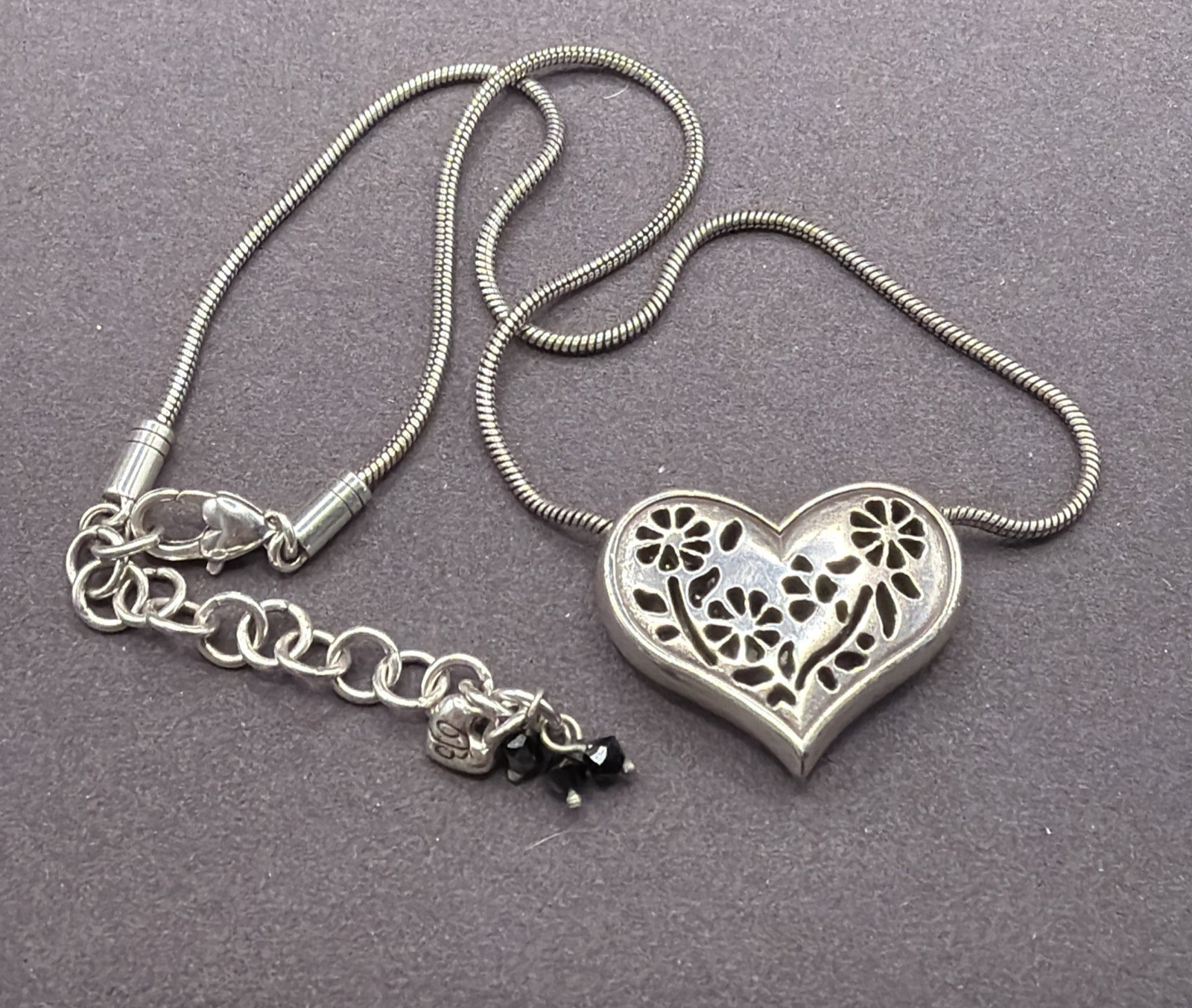 BRIGHTON PRETTY HEART PENDANT FLOWER MOTIF & CHAIN 18″