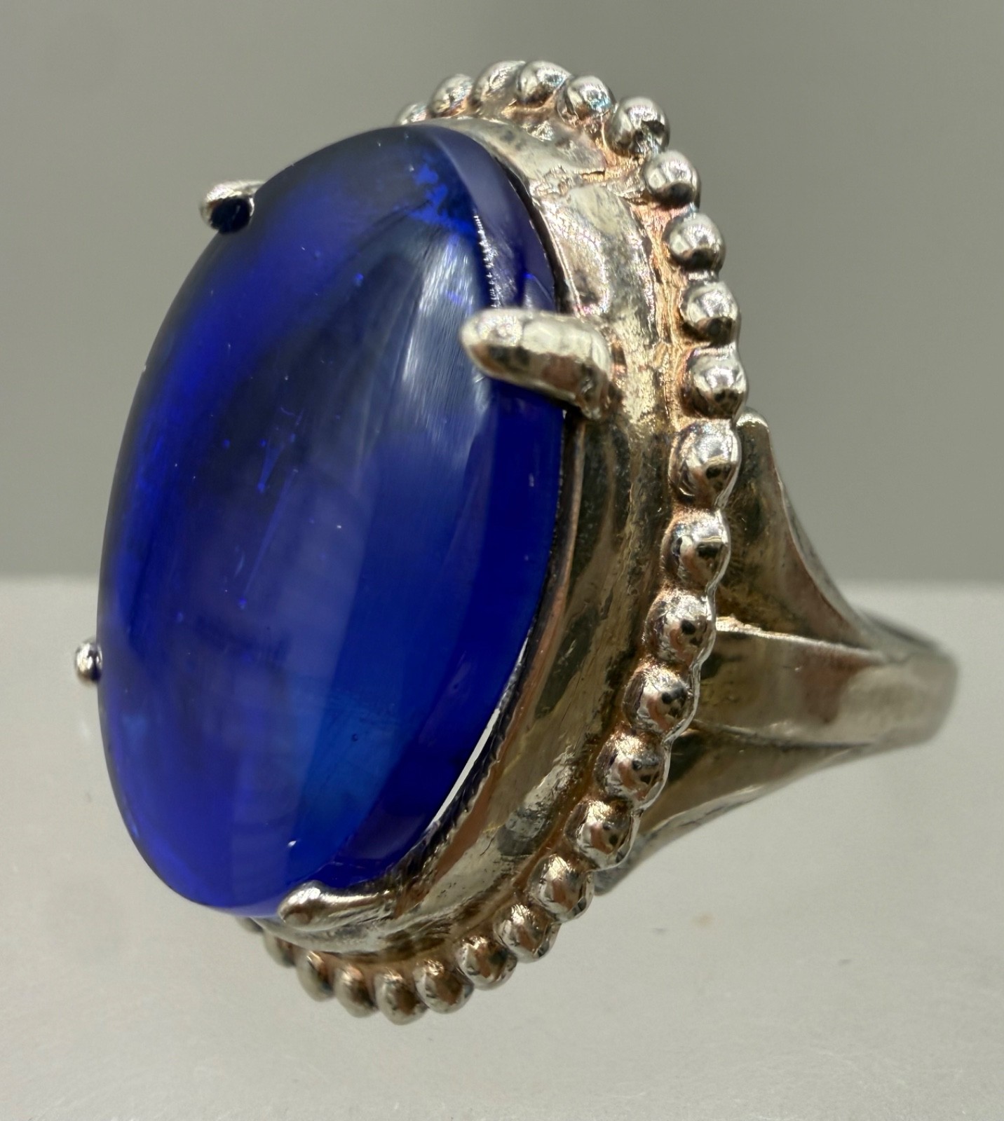 ESTATE VINTAGE STERLING SILVER COBALT BLUE ART GLASS SIGNED CABOCHON RING