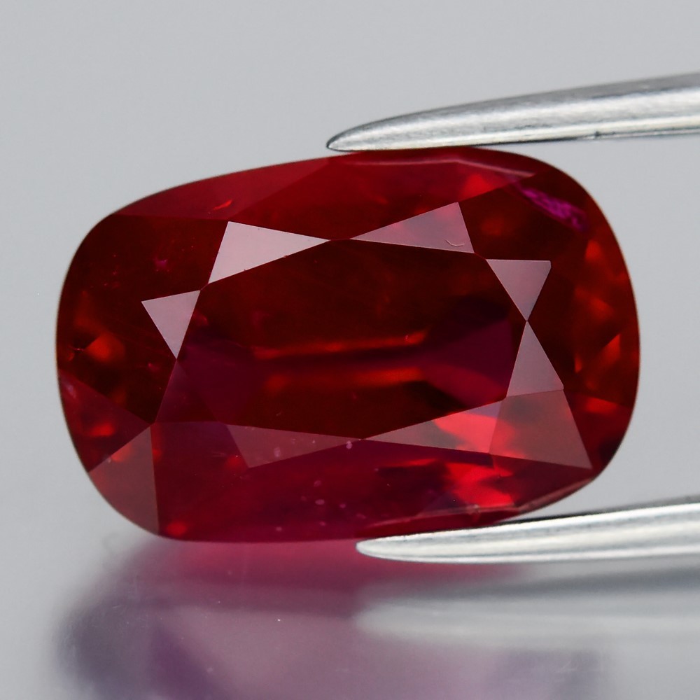 💎 4.11ct 11×7.3mm Long Cushion Natural Purplish Red Ruby – Heated, Mozambique