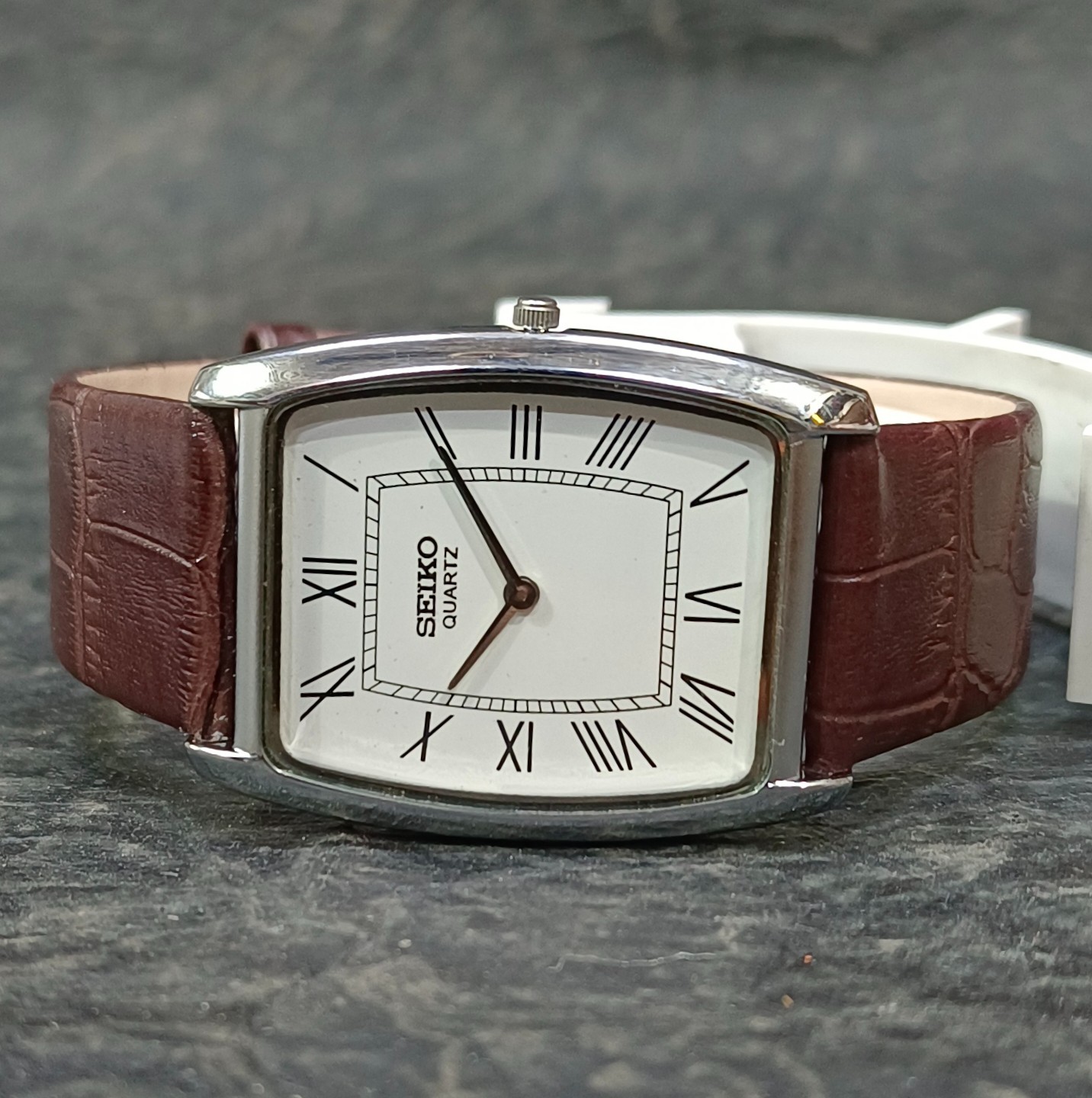 Vintage Seiko Quartz Slim Dress Watch Two Hands Classic Men’s Wristwatch