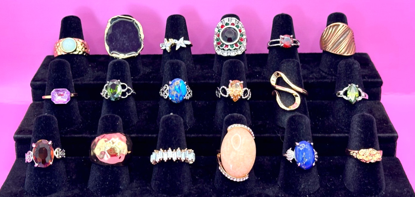 Lot 18 Fashion Rings Sizes 6 to 6.5 Including 1 Premier Design R-42