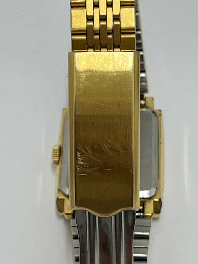 Aureole Quartz Gold Dial Wristwatch