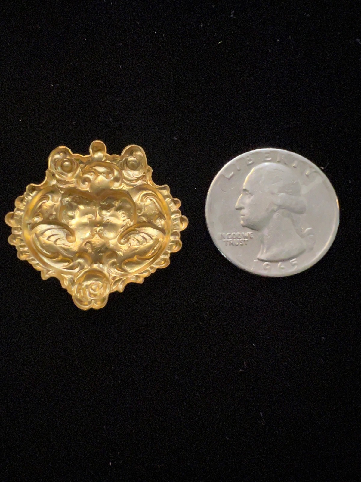 Cherubs kissing with rose detail Brass stamping. Vintage/Antique for Pin/Bolo.