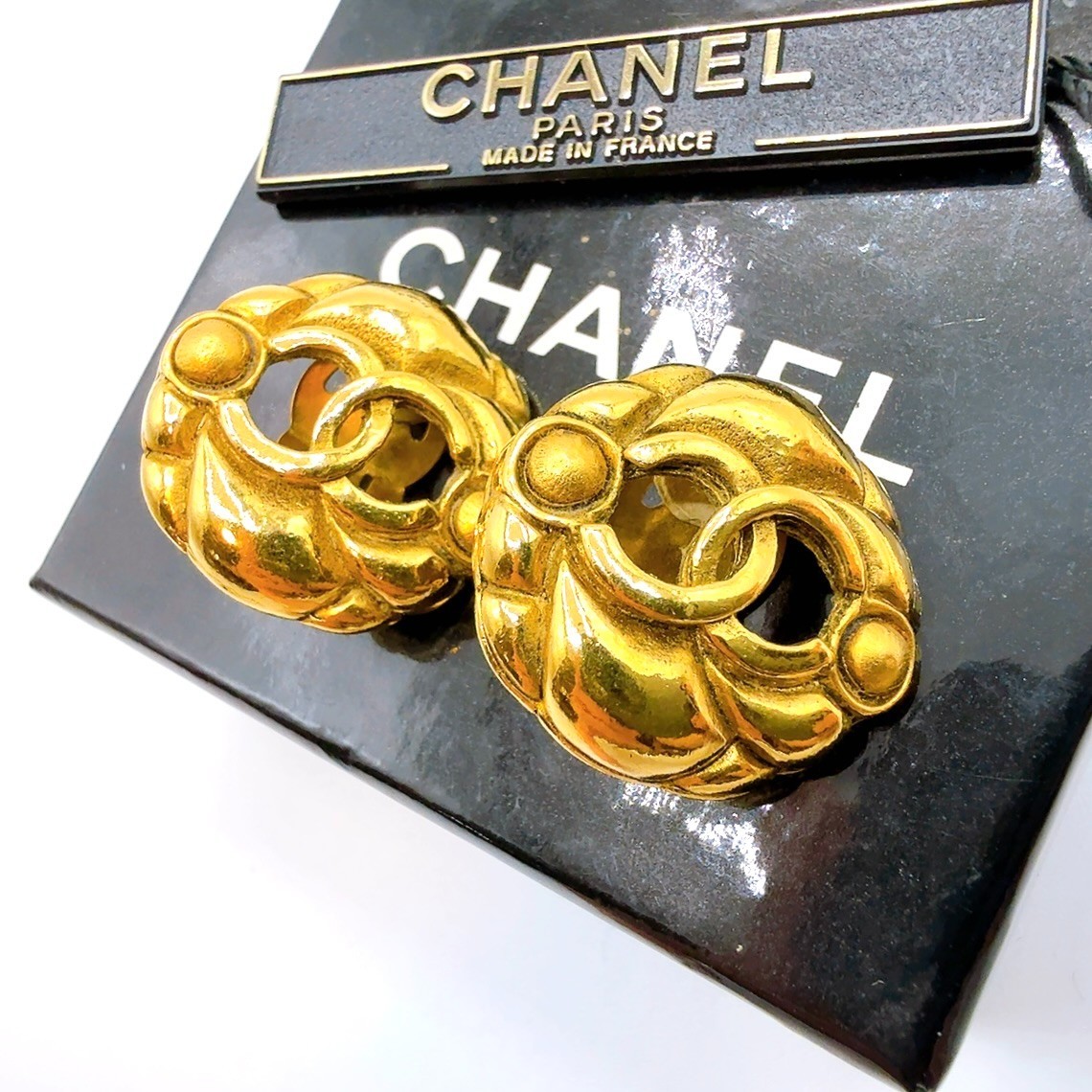 CHANEL CC Logo Coco Mark Vintage Earrings Gold 23 Round Clip-On Authentic JAPAN