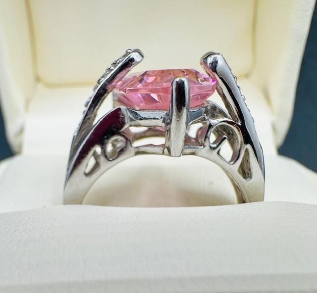 Premier Paradise Pink Ice LG Stones Ring, Silver Tone Setting/Band Size 7
