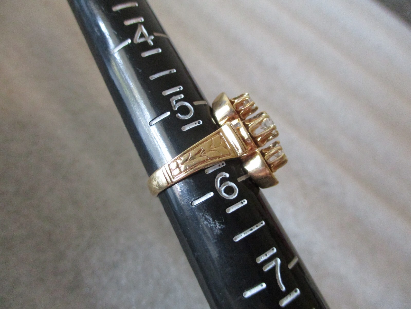 VTG 14K YELLOW GOLD (.30ct APPOX) DIAMOND RING 3 VERTICAL BUTTERCUP SZ 5.5/5.43g