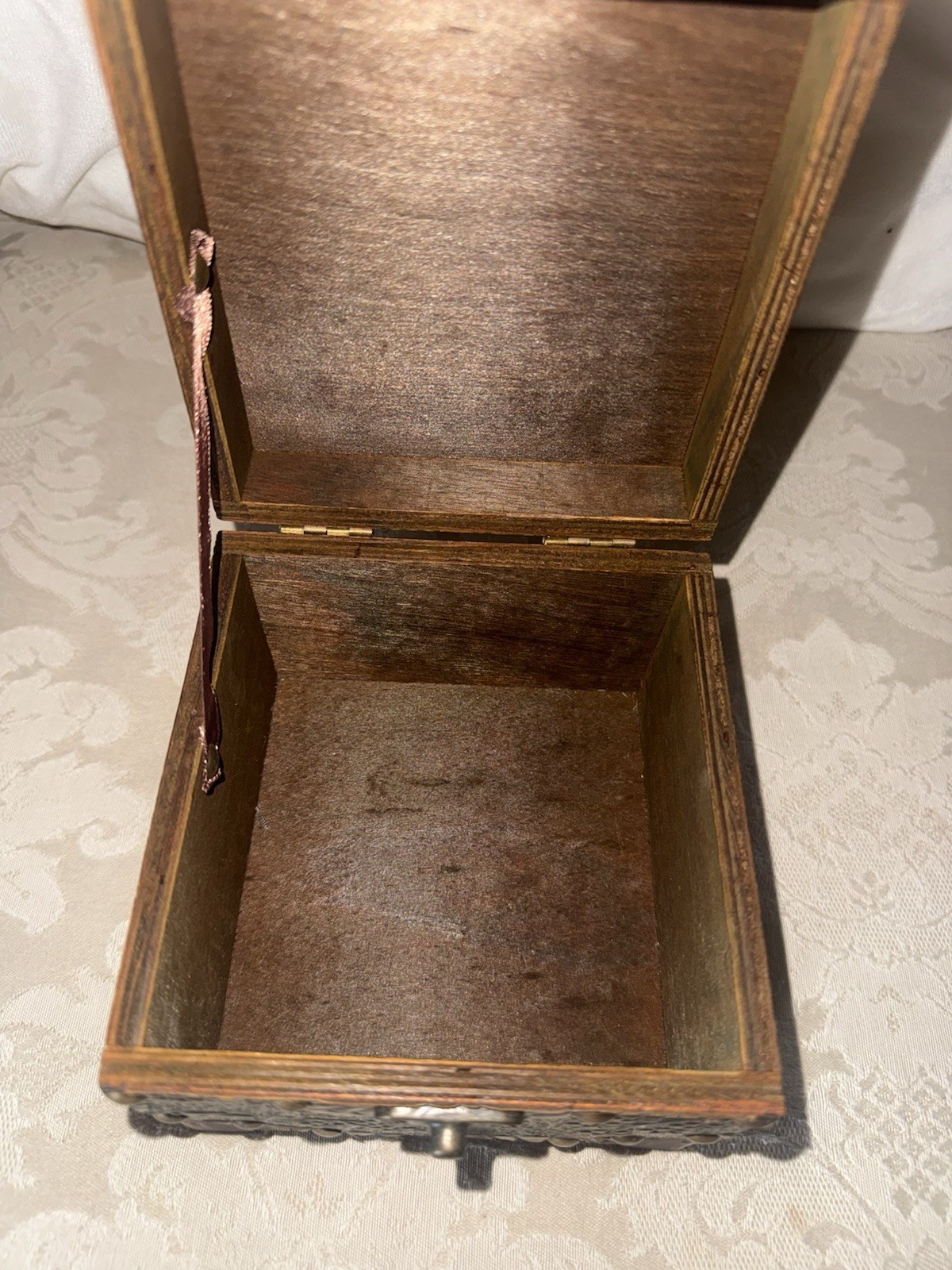 Vintage Treasure Jewlery Box Metal Engraved Floral Pattern Metal Clasp Rare
