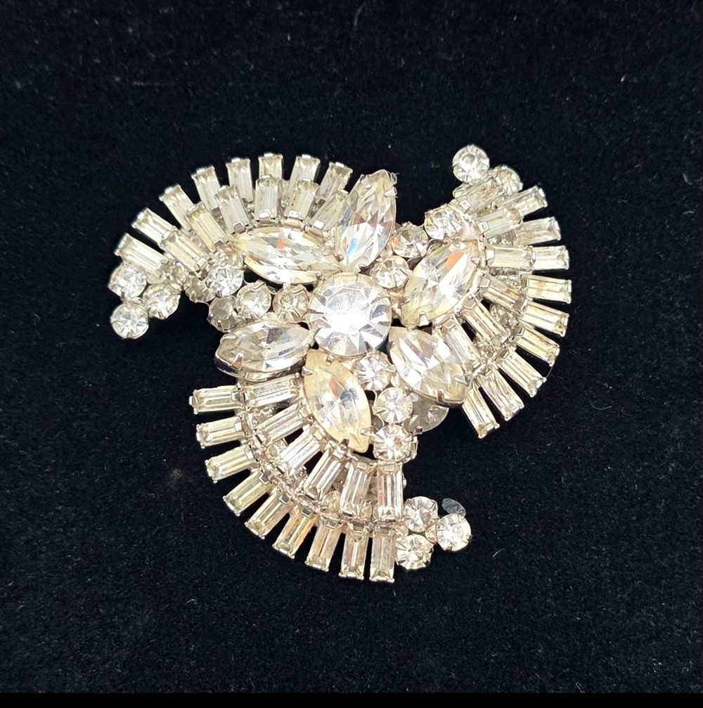 Juliana DeLizza & Elster Large Sparkling Ice Rinestones Swirling Brooch