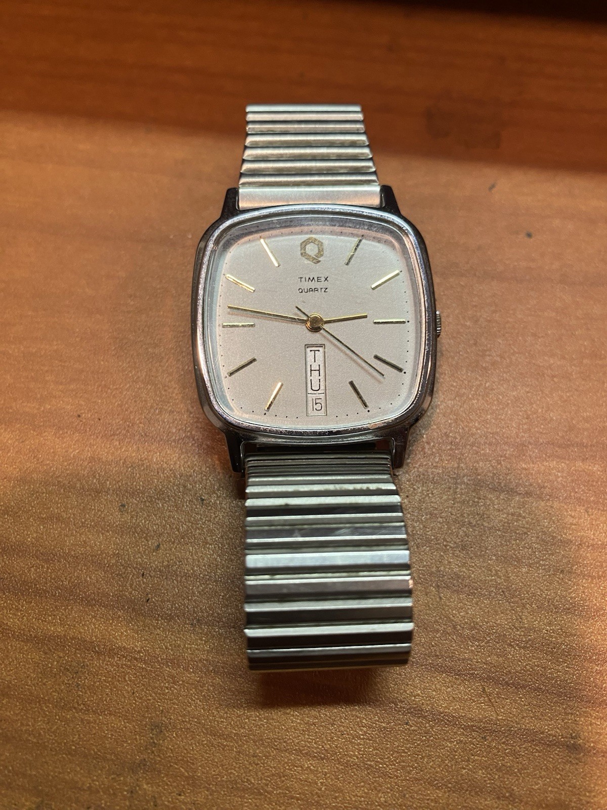 Timex Q Men’s Watch M Cell – Quartz – 32MM Day-Date – Looks Good 4U2FIX