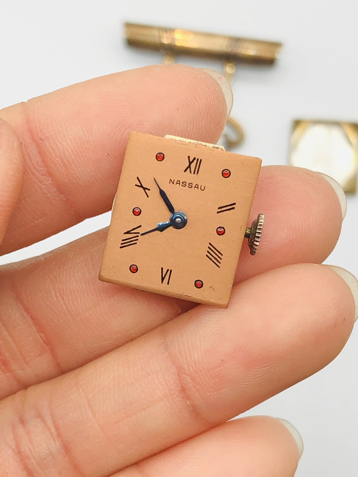 Vtg NASSAU 1OK Gold Plated Brooch Pin WATCH Wind Up 17 Jewels Swiss RUNNING