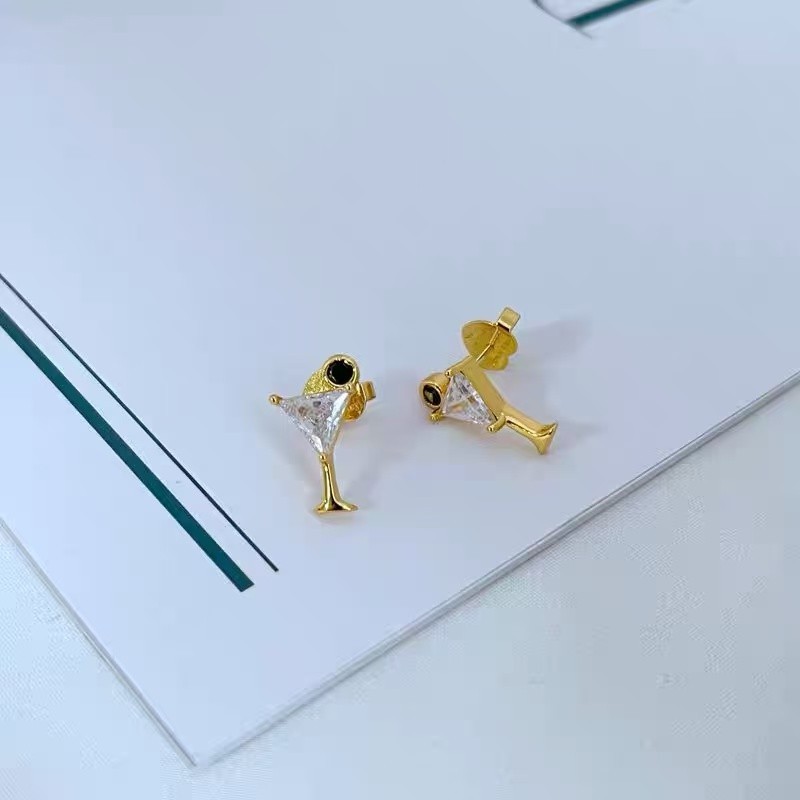 kate spade Creative cocktails with unique wine glasses and earrings
