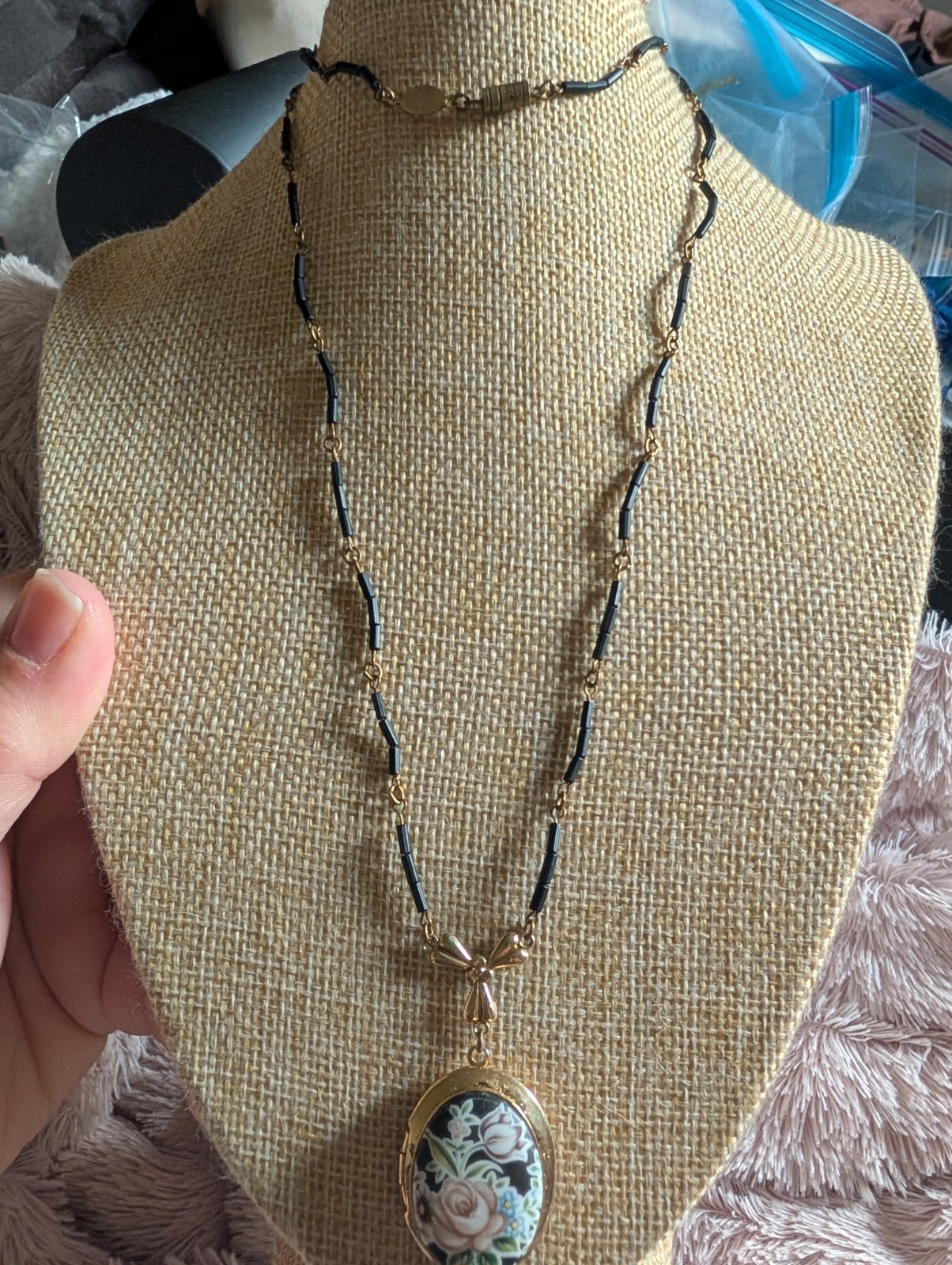 Vtg 1928 Jewelry Co Floral Locket Necklace Long 30″ Black Rose Bead