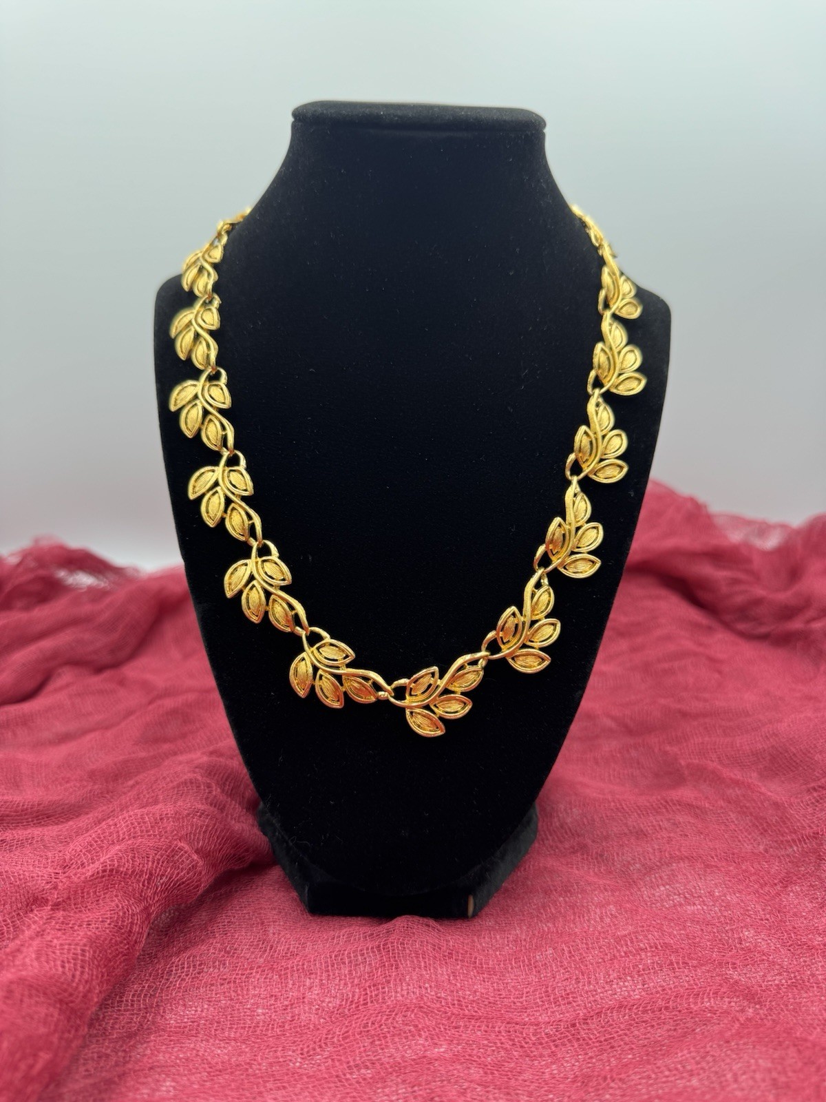 Vintage NAPIER Leaf Gold-tone Etruscan Style Necklace 18.5 In