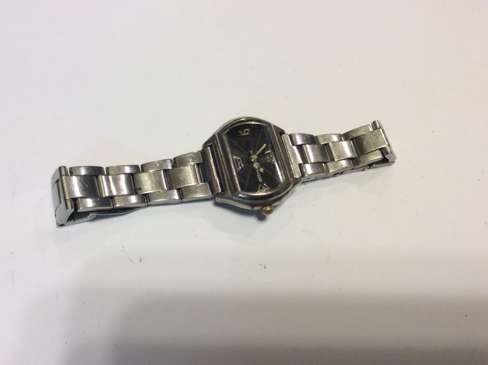 Collectible S 2 Squre womens watch,runs good has wear/age,bold silver tone L497