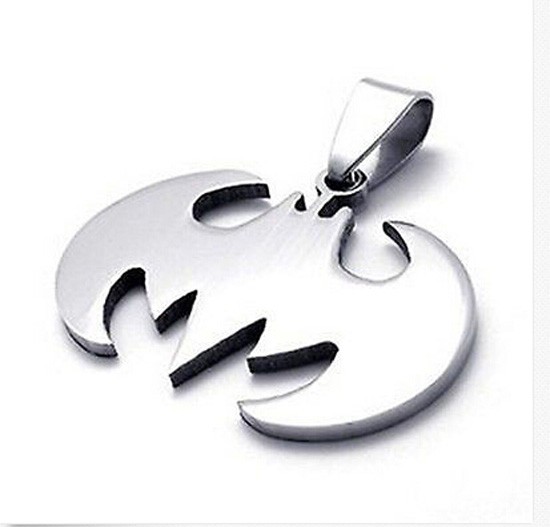 Cool Men’s Bat Pendant Necklace Stainless Steel Superhero Necklace Halloween