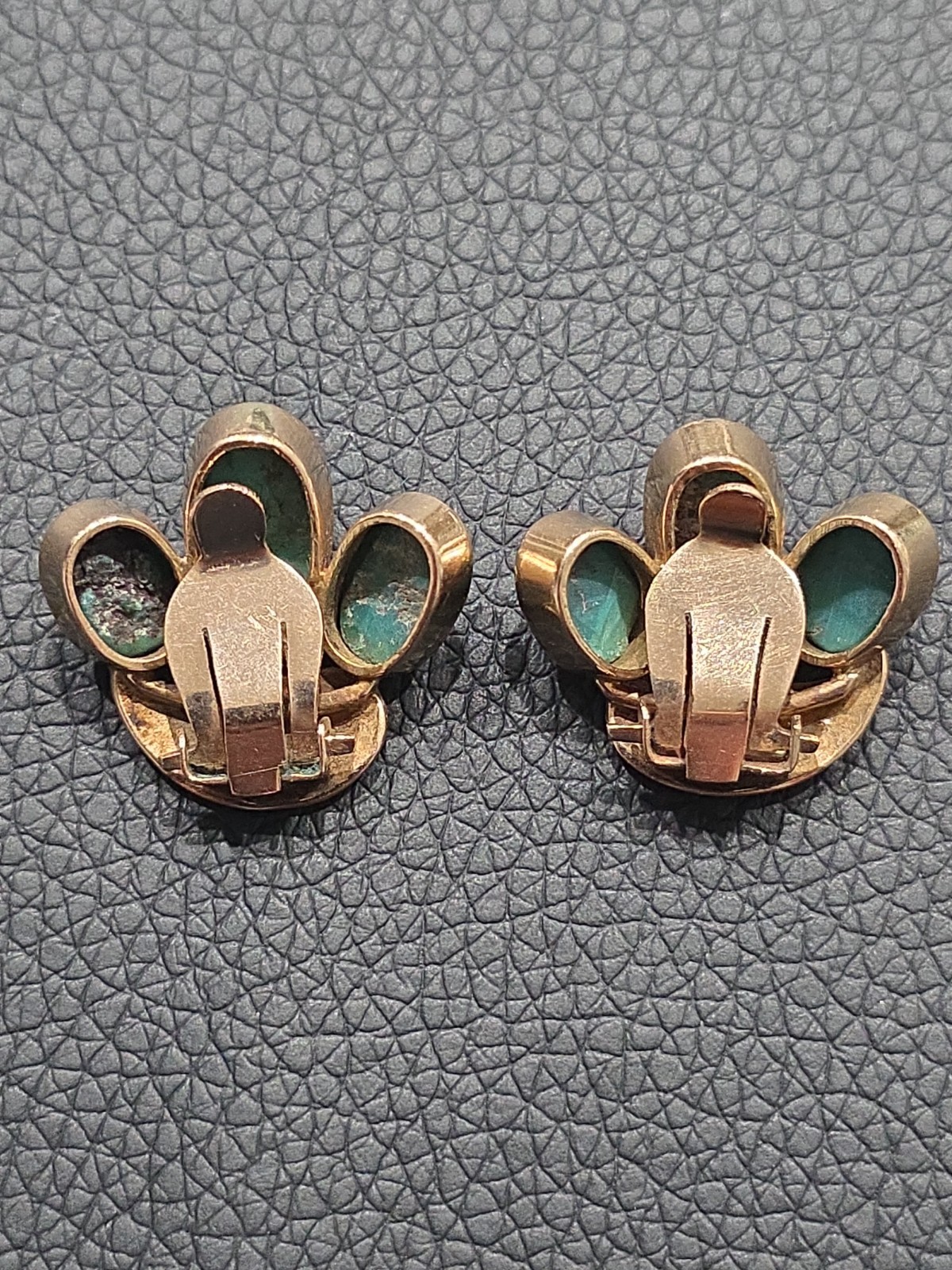 14k Yellow Gold Turquoise Cabochon Leaf Feather Wing Motif Clip-on Earrings 9.6g
