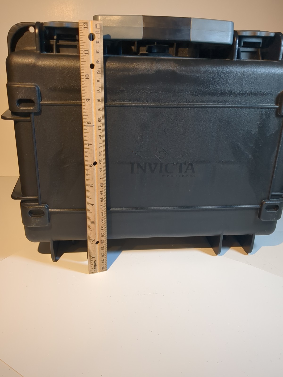 invicta 8-slot dive impact watch case .