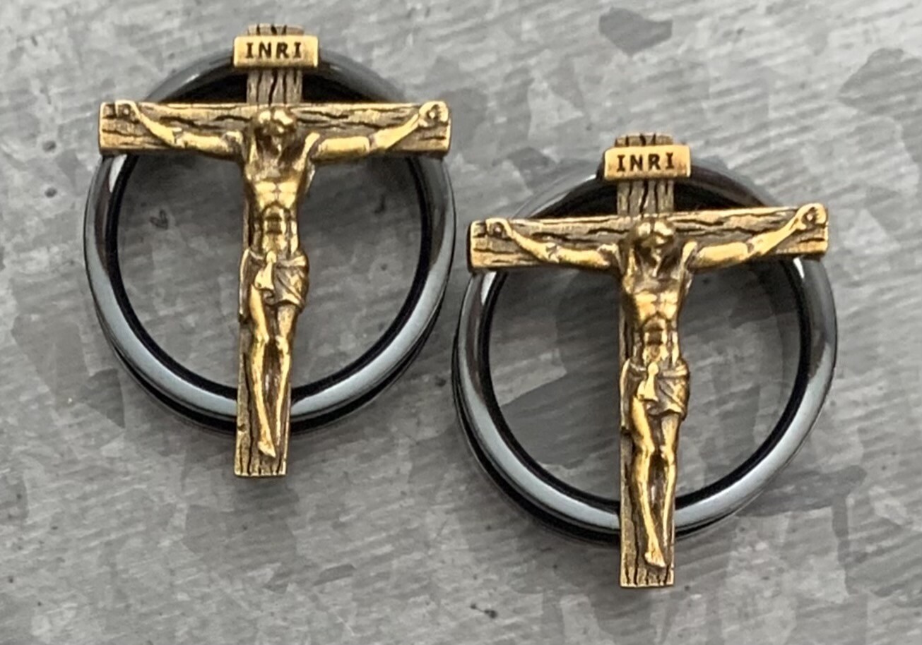 PAIR Jesus Crucifixion Screw Fit Tunnels Plugs Gold Black Steel Earlet Gauges