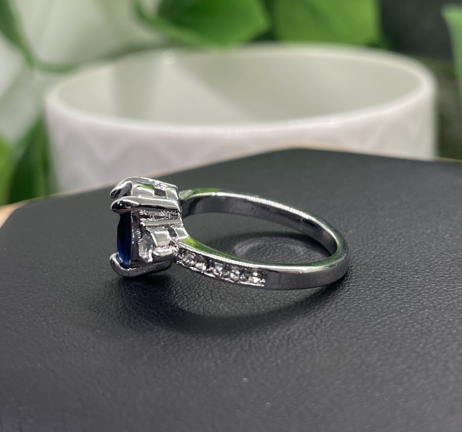 Silver-Tone Blue Heart Rhinestone Ornate Ring Size 8 New Free Ship B6972