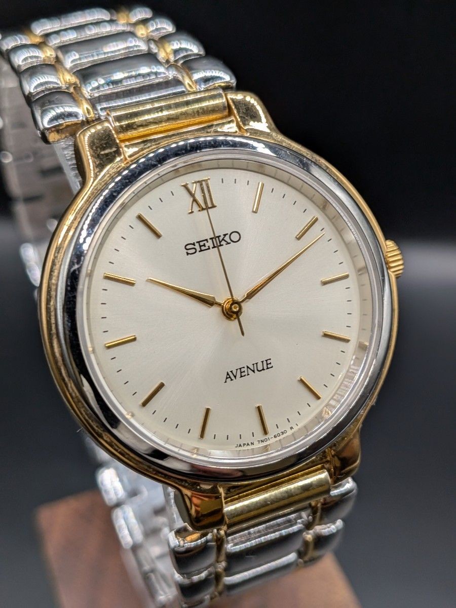 Excellent condition SEIKO AVENUE 7F01 6F50 quartz battery and packing replaced S
