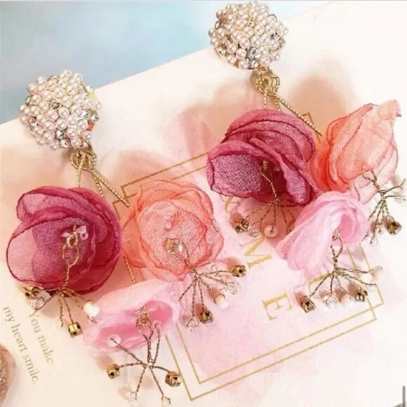 Anthropologie pearl flower earrings ✨✨✨ with beautiful gift packaging 🎁