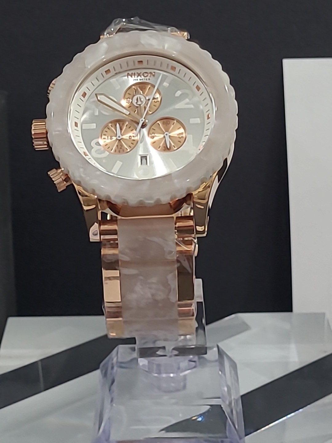Brand NEW Nixon Watch Rose gold and White Granite 42-20 A037-1046 Chrono