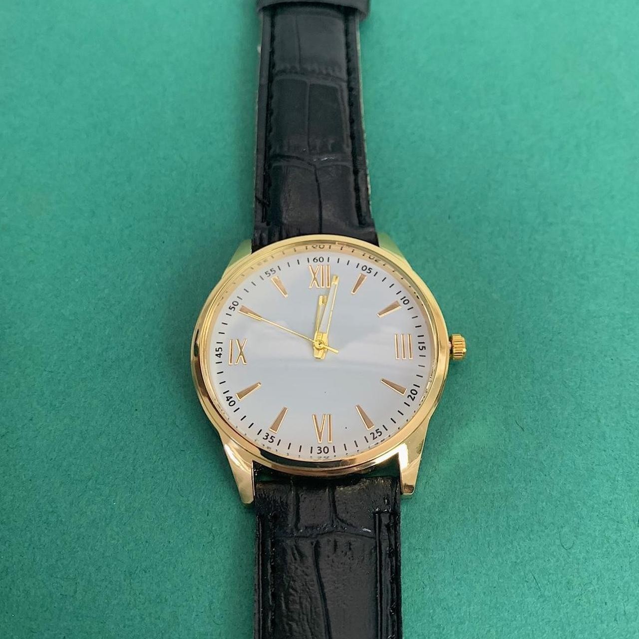 Minimalistic Black essential vintage 90s style gold and leather style band watch