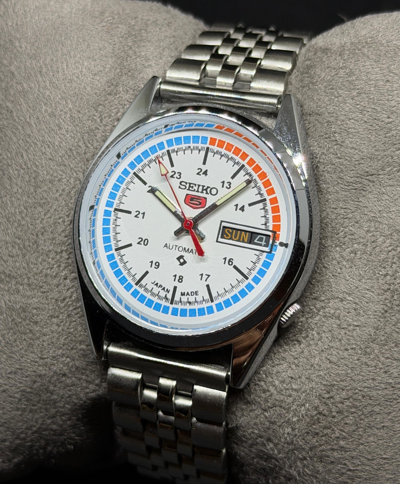 Vintage Seiko 5 Automatic Day/Date Japanese Men’s Wrist Watch