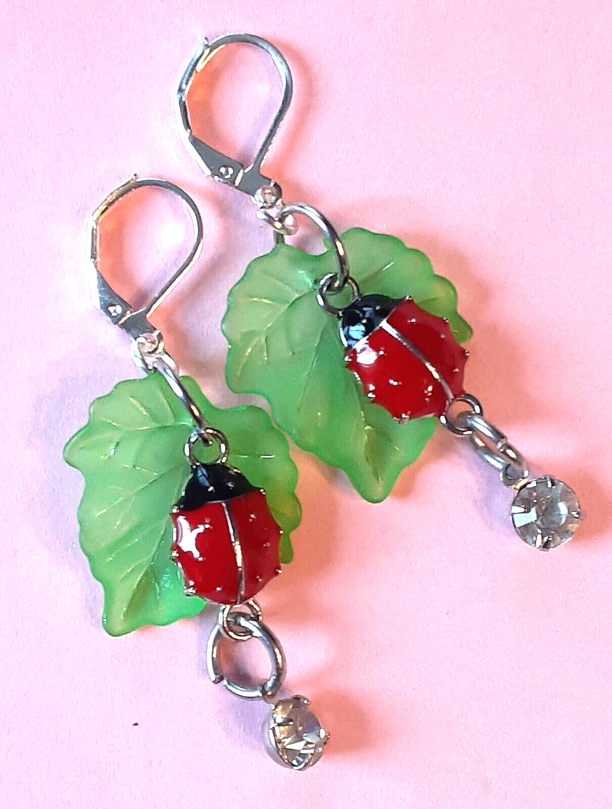 GREEN LEAVES with LADY BUG dangle earring SP LEVER BACK XX