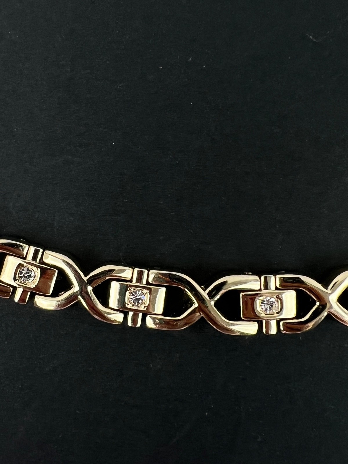 Fashion Gold Tone Rhinestone Link Bracelet 7.5″ Length Fold Over Clasp
