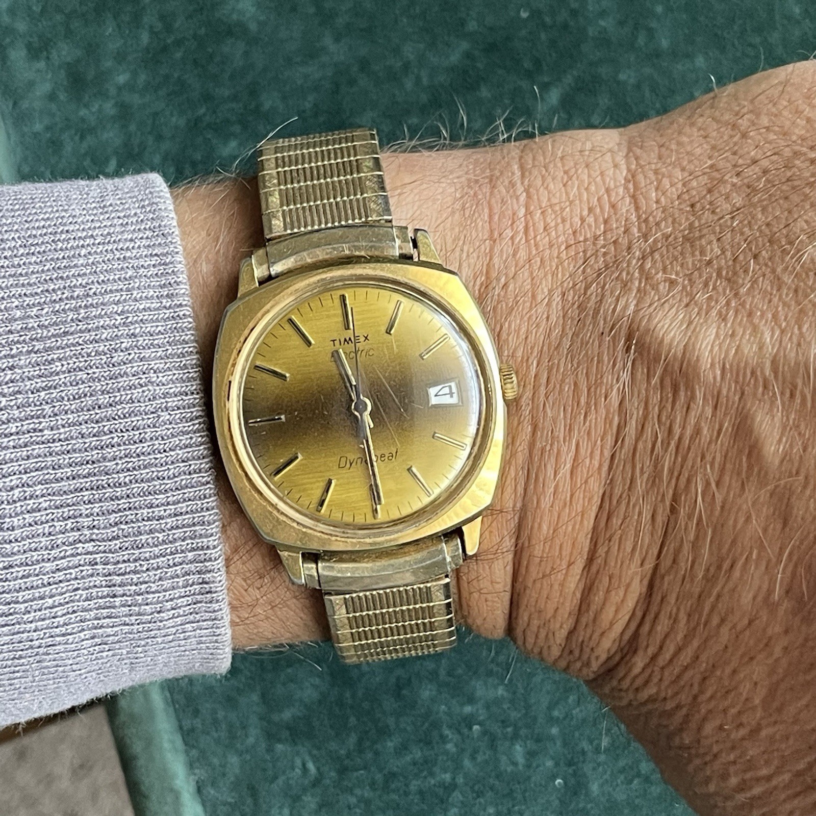 Vintage Timex Electric Dynabeat Date Watch Mens Gold Tone 34mm