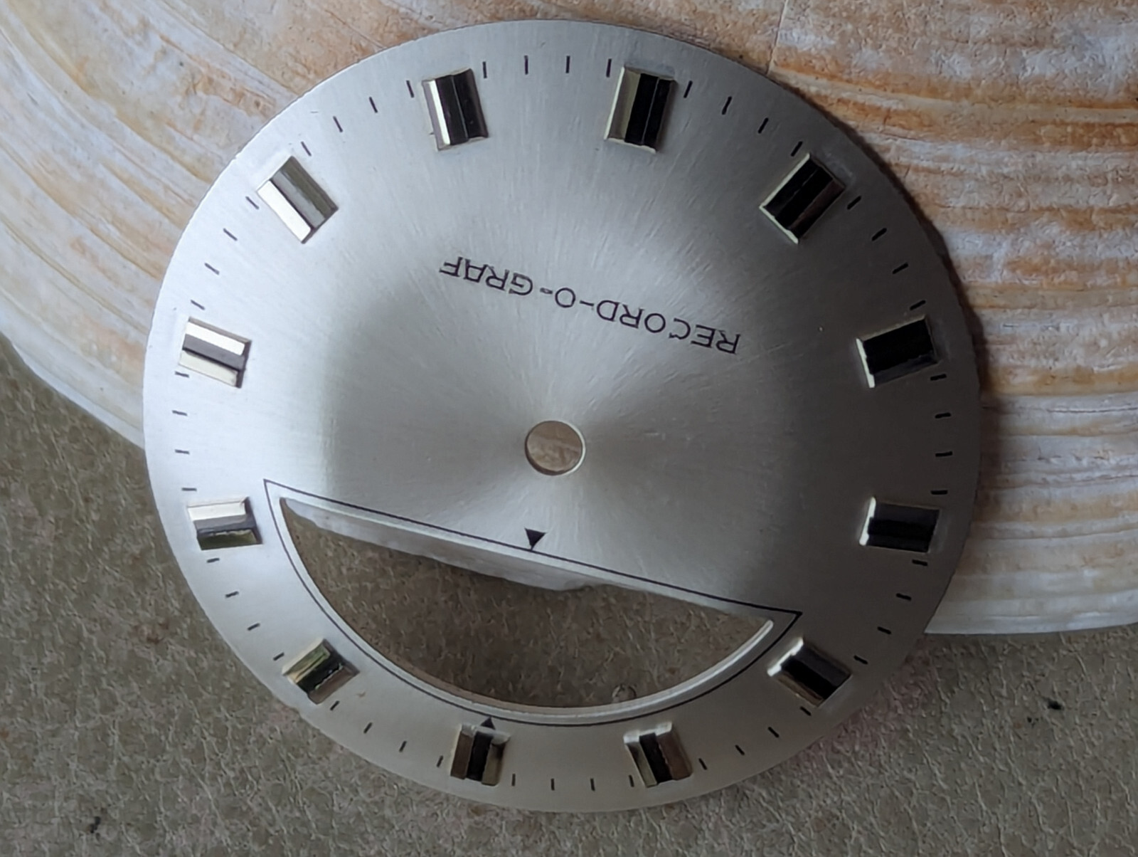 Vintage 1960/70’s RECORD-O-GRAF Satin Sunburst Silvery Gray Jump Hour Dial