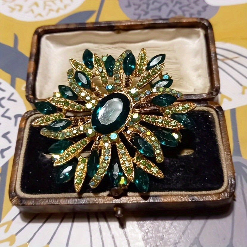 Elegant Army Green Rhinestone 1pc Brooch Unisex Vintage Court Style Corsage Pin