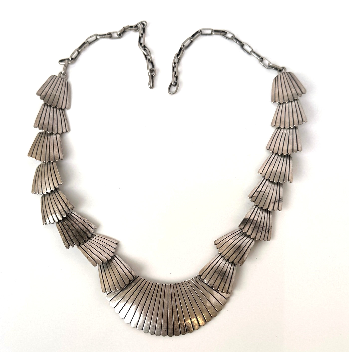Modern Sterling Silver Overlapping Shell Type Sections Necklace Signed JP;Y890