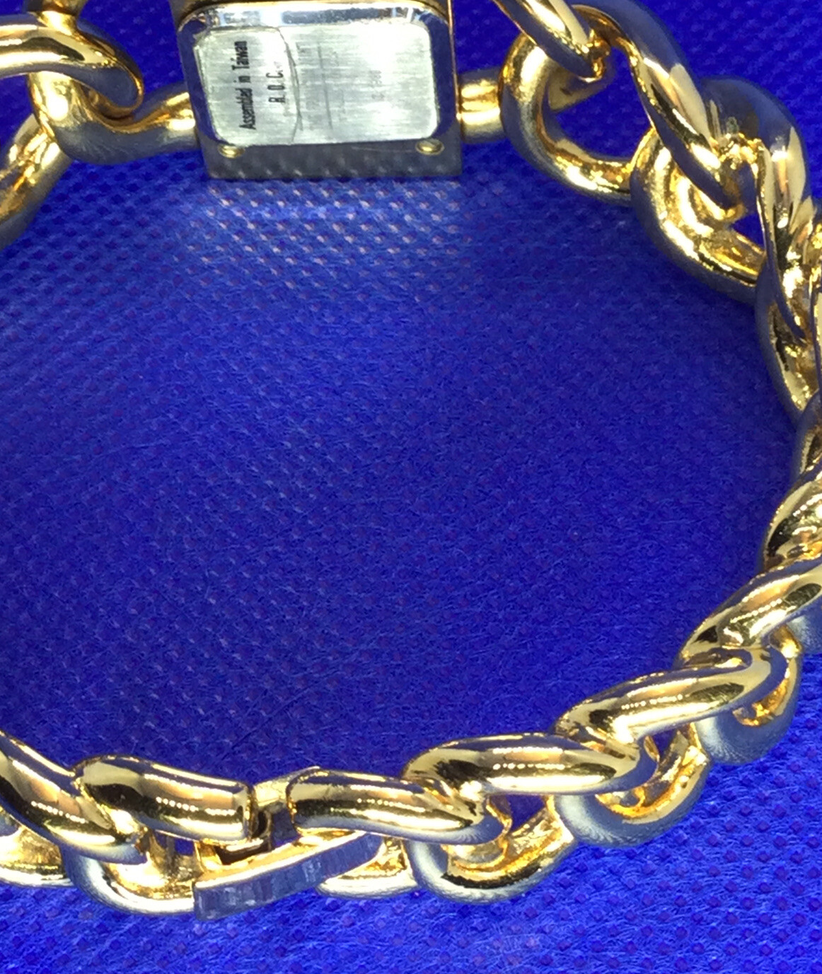 THE FRANKLIN MINT Women’s Gold Tone Swiss Movement 26 mm Wide 18 mm Long