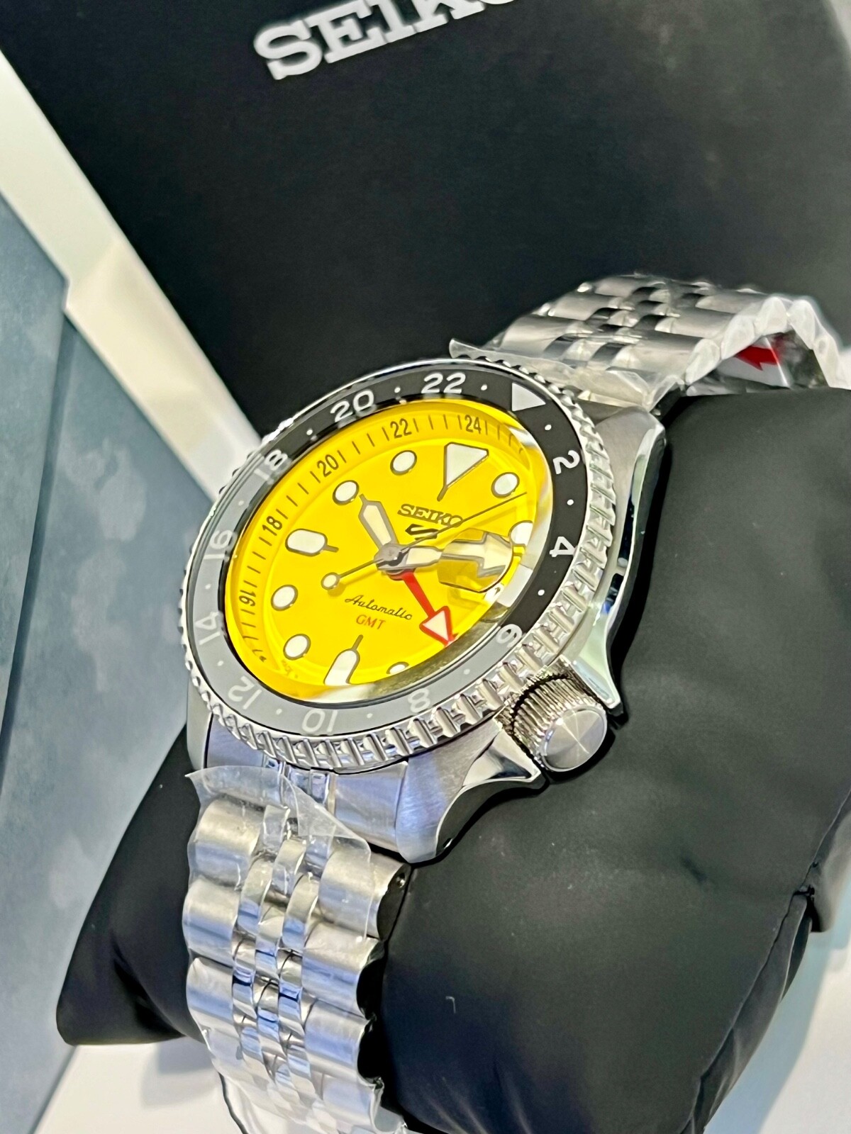 Seiko GMT “Yellow Dial” – SSK017K1 – Limited Edition – Never Worn