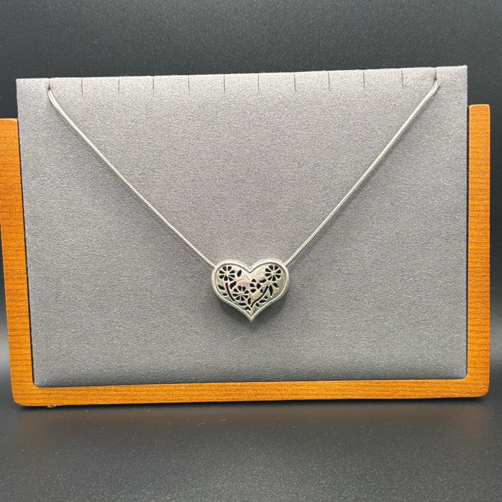 BRIGHTON PRETTY HEART PENDANT FLOWER MOTIF & CHAIN 18″