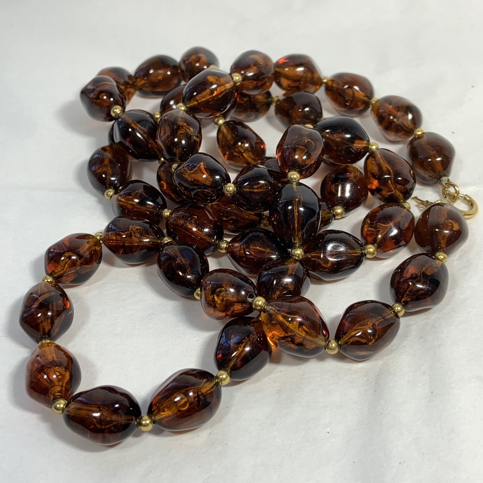 VTG Crown Trifari Lucite Amber Swirl Bead Necklace Oval Nuggets Gold Tone 36″