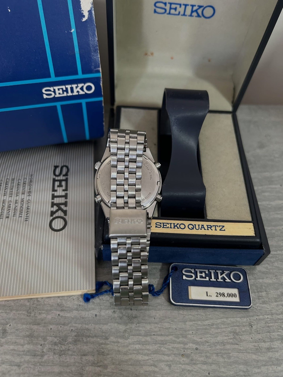 seiko vintage quartz chronograph