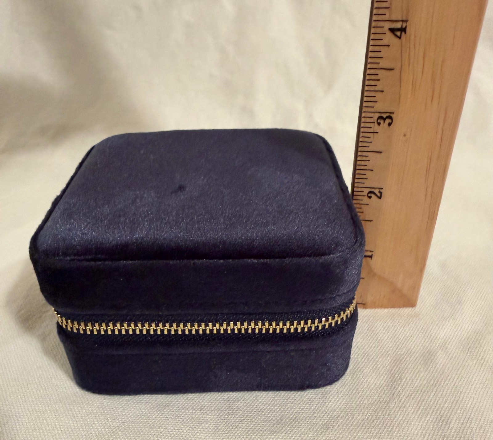 Benevolence LA Travel Jewelry Organizer Velvet Zip Case Ring Storage Blue