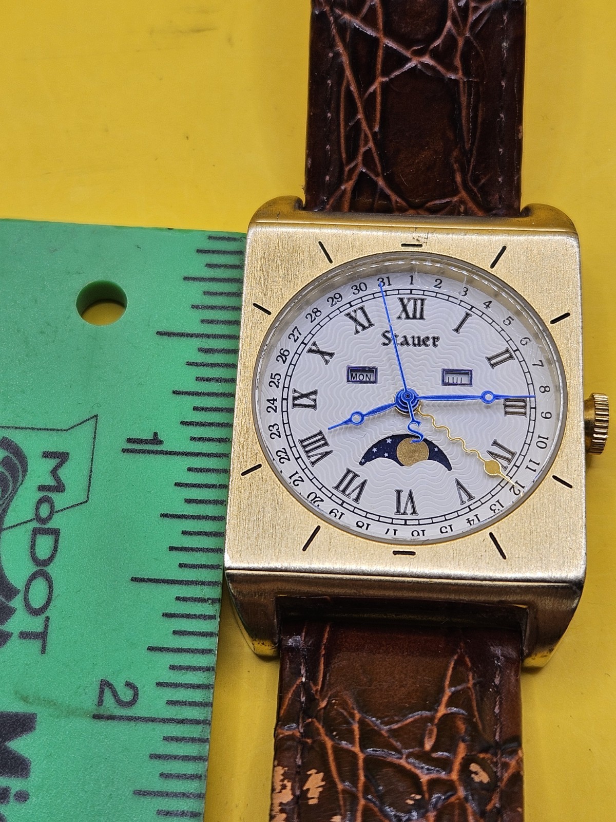 Stauer Moon Phase Quartz Day Date Watch Brown Leather Strap Gold Tone Non Work