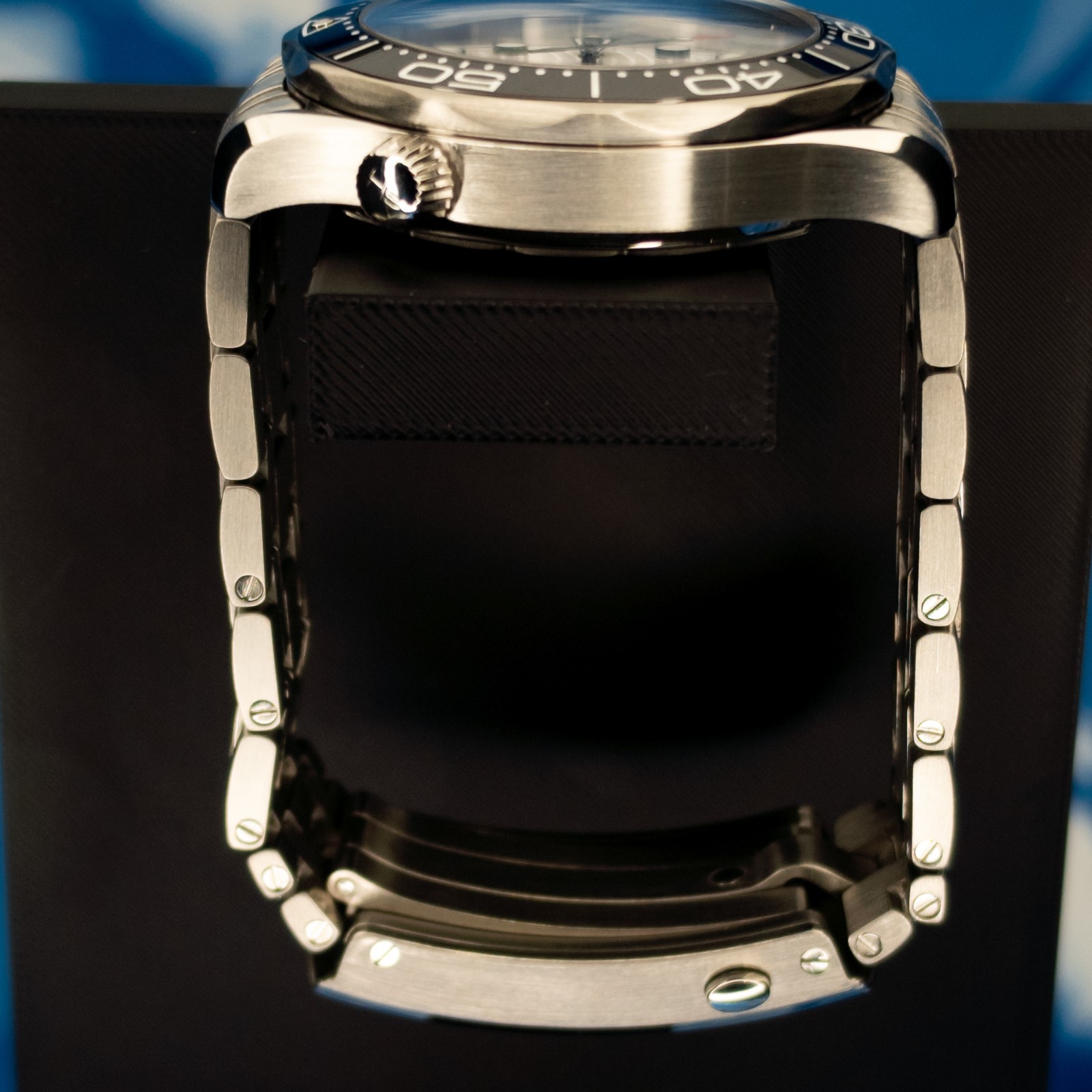 2025 Omega Seamaster Diver 300M 42mm White Wave 210.30.42.20.04.001 Box & Papers