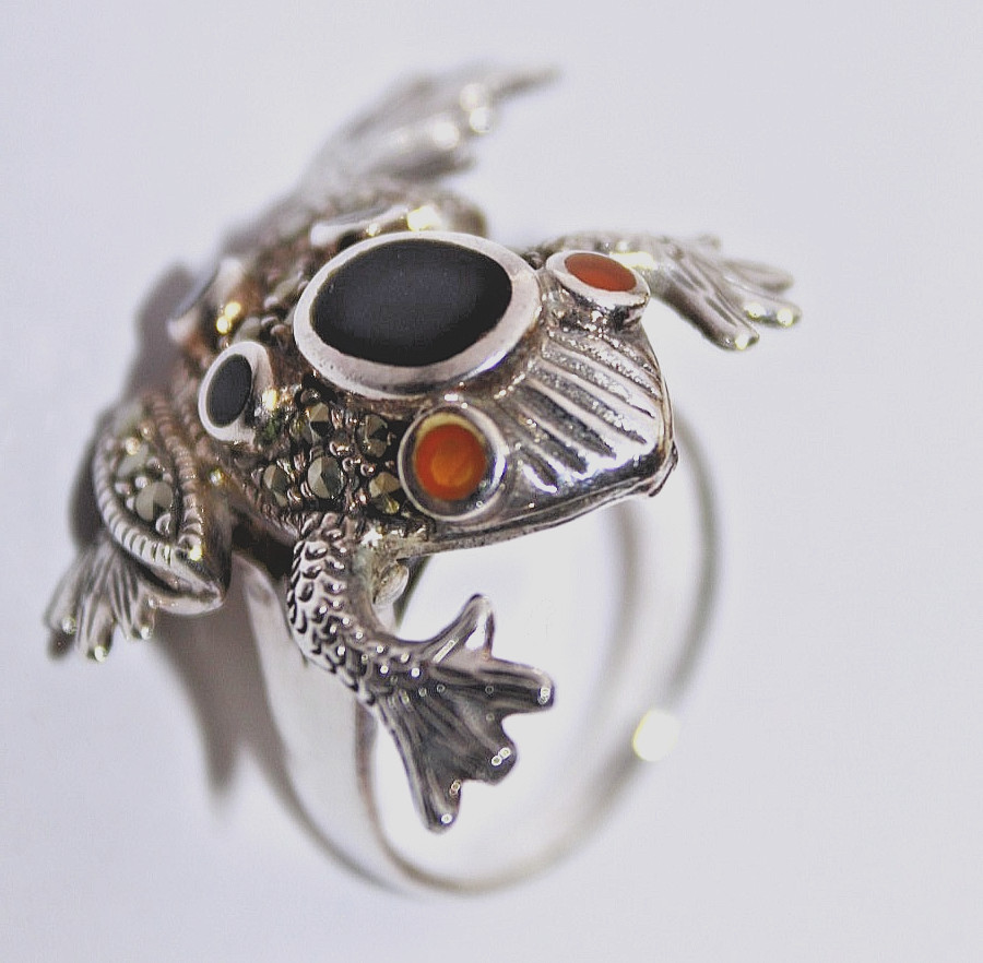RARE HANDTOOLED STERLING SILVER MARCASITE ONYX, CARNELIAN EYES RING Sz8.75 10.5g