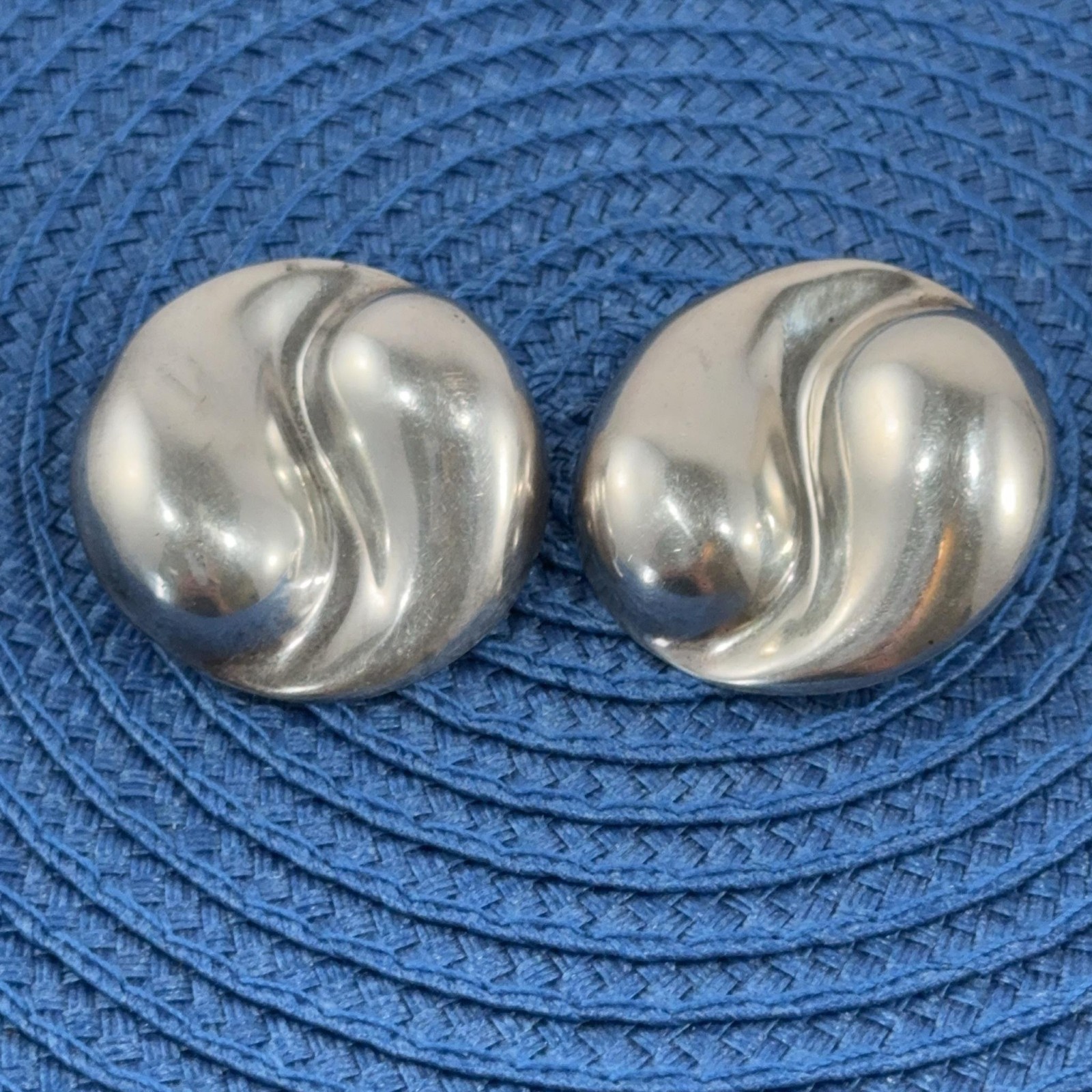 Sterling Silver 925 Mexico Swirl Yin Yang 24G Stud Earrings Round Modern Post