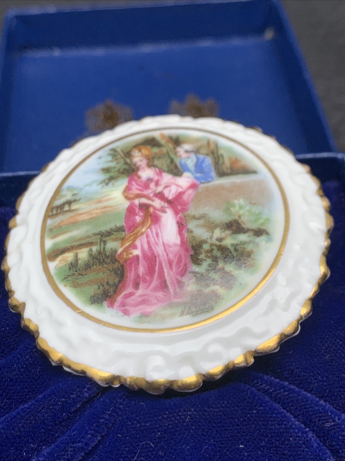COALPORT Courting Couple Pin Brooch 2-1/8″ Made in England HALCYON DAYS ENAMELS