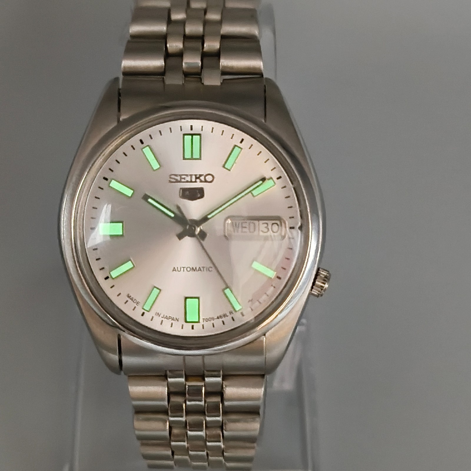 Vintage Seiko 5 Automatic 7009 Mens Watch White Dial 37 mm Day Date Japan Made