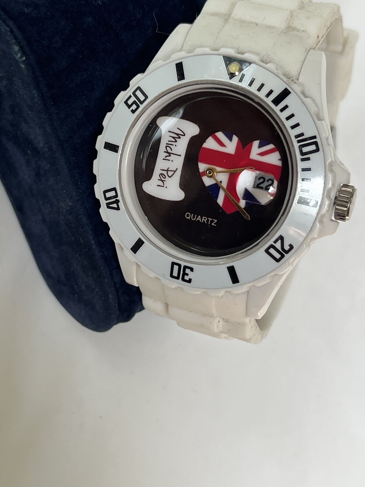 michi peri United Kingdom flag 40 mm case rotating Bezel, Magnify On Date. ￼