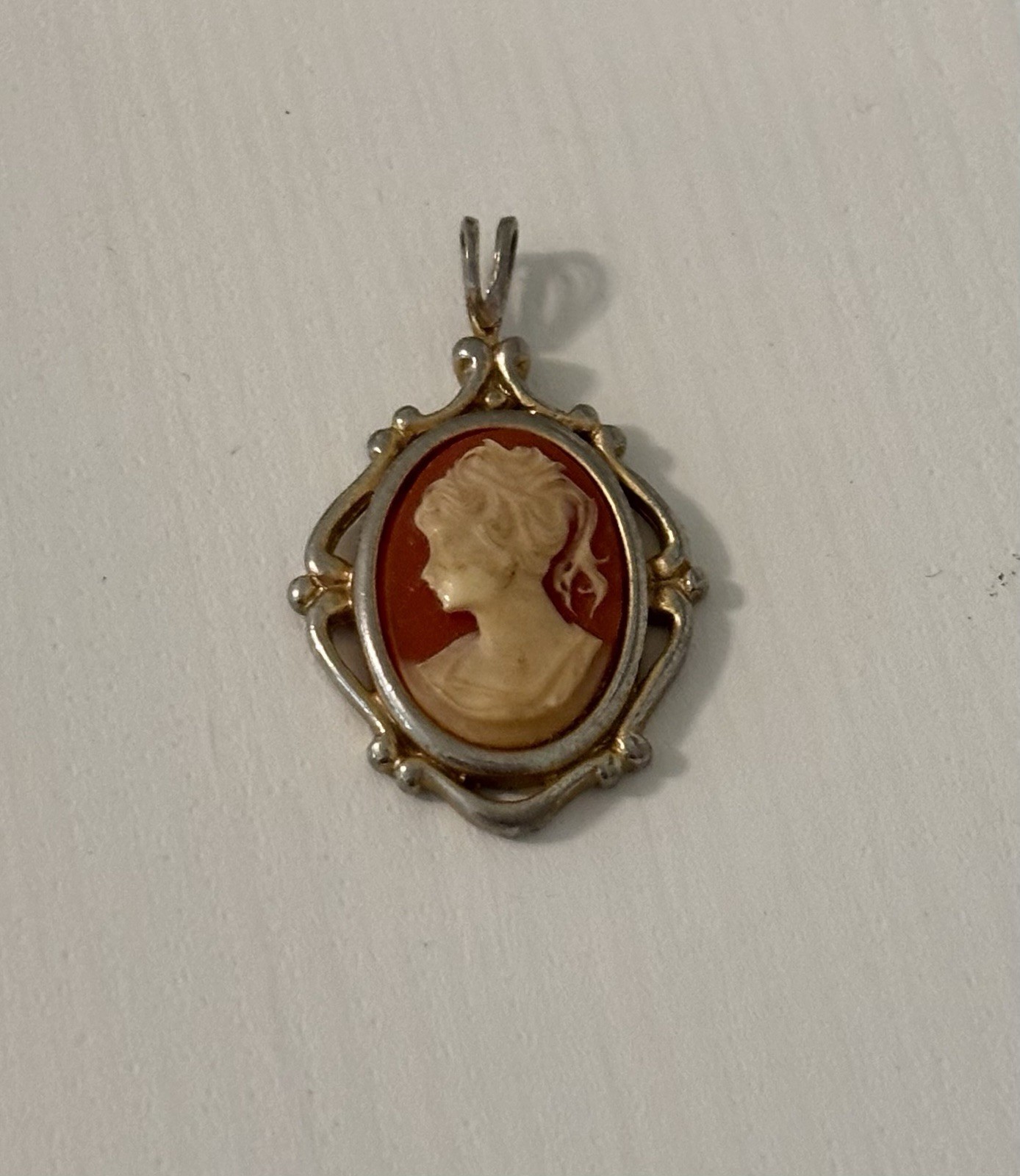 Vintage Gold Tone Cameo Pendant Necklace marked P Carson Pirie Scott Nice